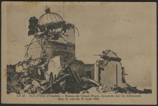 Ruines du grand phare, dynamité par les Allemands dans la nuit du 25 août 1944.
